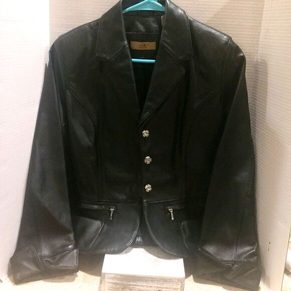 Vintage Gorgeous Petite Medium Black Leather Jacket. - Picture 1 of 8